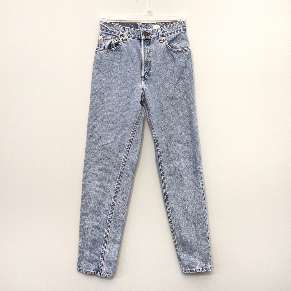 Levi's Vintage Women's 550 Mom Jeans Size 28 medium Wash High Rise